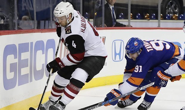 New York Islanders' John Tavares (91) fights for control of the puck with Arizona Coyotes' Niklas H...
