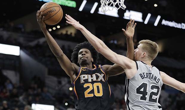 Phoenix Suns forward Josh Jackson (20) shoots next to San Antonio Spurs forward Davis Bertans (42) ...
