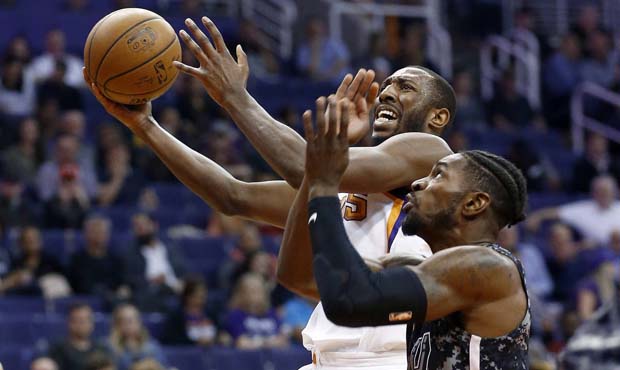Phoenix Suns guard Davon Reed, left, tries to drive past San Antonio Spurs guard Brandon Paul durin...