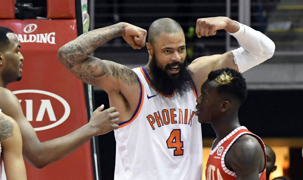 Phoenix Suns center Tyson Chandler (4) flexes his muscles after dunking near Atlanta Hawks guard De...