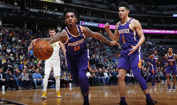 Phoenix Suns forward Marquese Chriss, front left, reaches out to pull in a loose ball as guard Devi...