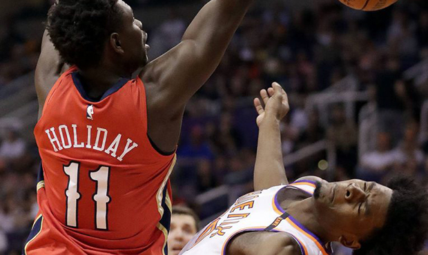 Suns' Jackson called for foul after taking elbow to jaw, Dudley ejected