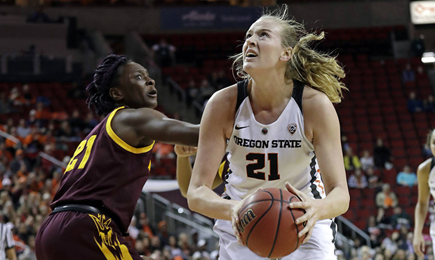 Oregon State's Marie Gulich, right, tries to drive past Arizona State's Sophia Elenga during the fi...