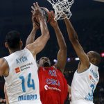 CSKA Moscow's Kyle Hines, center, tries to score as Real Madrid's Gustavo Ayon, left, and Anthony Randolph block him during their Final Four Euroleague semifinal basketball match in Belgrade, Serbia, Friday, May 18, 2018. (AP Photo/Darko Vojinovic)
