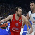 CSKA Moscow's Sergio Rodriguez, left, drives to the basket as Real Madrid's Felipe Reyes tries to block him during their Final Four Euroleague semifinal basketball match in Belgrade, Serbia, Friday, May 18, 2018. (AP Photo/Darko Vojinovic)