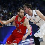 CSKA Moscow's Sergio Rodriguez, left, drives to the basket as Real Madrid's Luka Doncic tries to block him during their Final Four Euroleague semifinal basketball match in Belgrade, Serbia, Friday, May 18, 2018. (AP Photo/Darko Vojinovic)