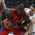 CSKA Moscow's Othello Hunter, left, drives to the basket as Real Madrid's Fabien Causeur tries to block him during their Final Four Euroleague semifinal basketball match in Belgrade, Serbia, Friday, May 18, 2018. (AP Photo/Darko Vojinovic)