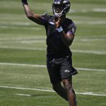 Baltimore Ravens quarterback Lamar Jackson throws a pass during an NFL football organized team activity at the team's headquarters in Owings Mills, Md., Thursday, May 24, 2018. (AP Photo/Patrick Semansky)