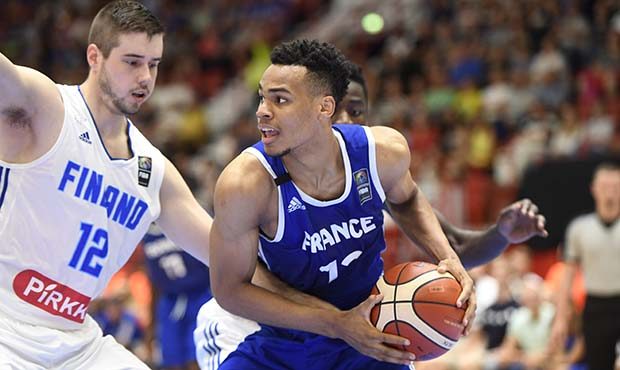 Joonas Tahvanainen of Finland, left attempts to block Elle-Frank Okobo of France during the basketb...