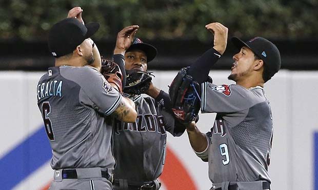 Jon Jay steals an out for D-backs with slide into wall vs. Marlins