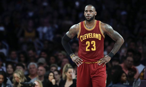 LeBron James agrees to 4-year, $154M contract with LA Lakers