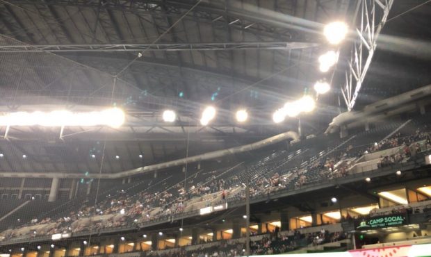 Portion of lights at Chase Field go out, force delay for D-backs