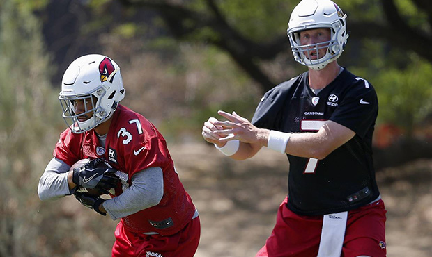 Arizona Cardinals quarterback Mike Glennon (7) hands the ball off to running back D.J. Foster (37) ...