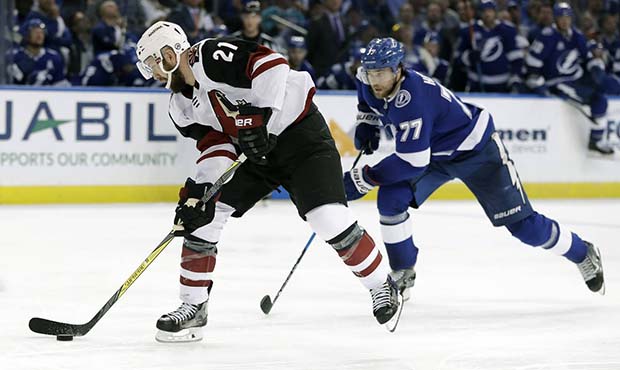 Arizona Coyotes center Derek Stepan (21) goes in for a breakaway against the Tampa Bay Lightning Mo...