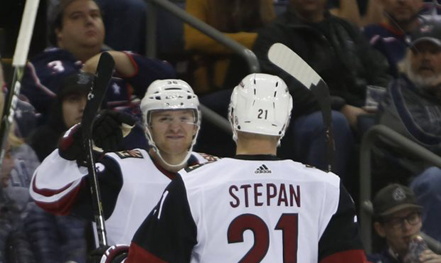Fischer, Stepan connection leads Coyotes to win over Blue Jackets