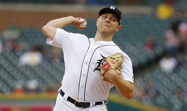 Detroit Tigers pitcher Artie Lewicki throws against the Chicago White Sox in the first inning of a ...