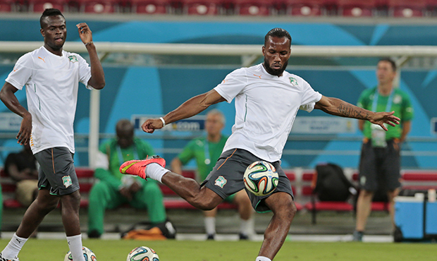 Ivory Coast's Didier Drogba, right, practices during a training session of  Ivory Coast at the Aren...