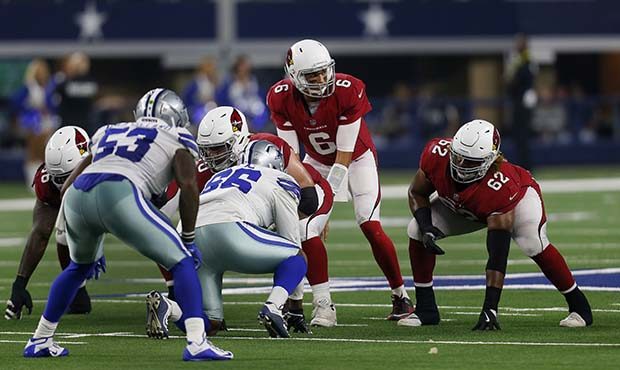Arizona Cardinals quarterback Charles Kanoff (6) prepares for the snap against the Dallas Cowboys d...