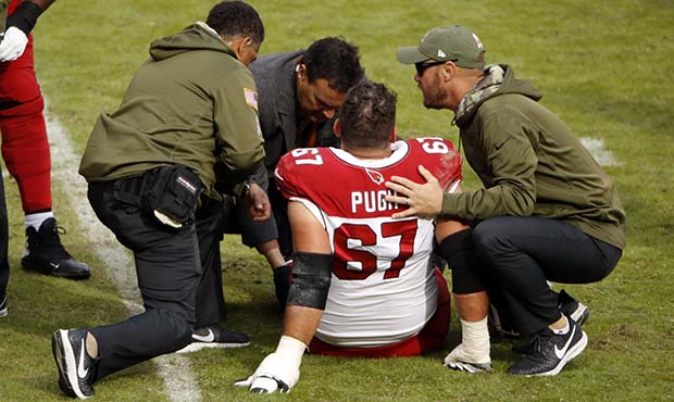 Arizona Cardinals offensive guard Justin Pugh (67) is tended to by trainers during the second half ...