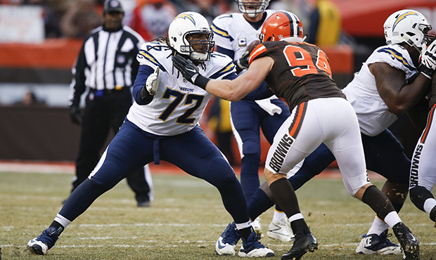 Cardinals place D.J. Humphries on IR, sign former Chargers OT Joe Barksdale