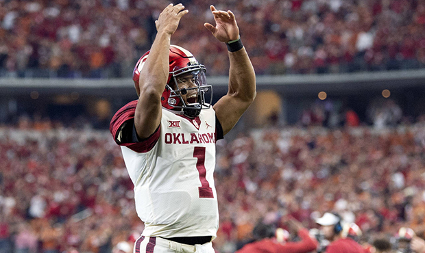 Oklahoma quarterback Kyler Murray (1) celebrates after throwing a touchdown pass to tight end Grant...