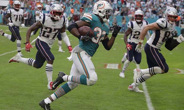 Miami Dolphins running back Kenyan Drake (32) runs for a touchdown during the second half of an NFL...