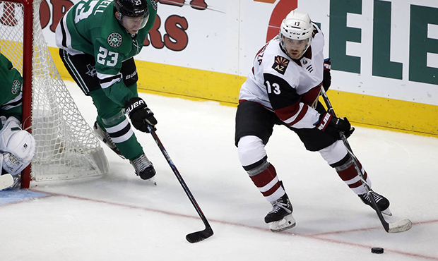 Arizona Coyotes forward Vinnie Hinostroza placed on injured reserve