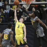 Oregon's Payton Pritchard, center, goes up for a reverse layup between Arizona State's Rob Edwards, left, Zylan Cheatham, and Luguentz Dort, right, during the first half of an NCAA college basketball game Thursday, Feb. 28, 2019, in Eugene, Ore. (AP Photo/Chris Pietsch)