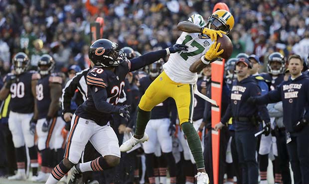 Green Bay Packers wide receiver Davante Adams (17) makes a catch against Chicago Bears cornerback P...