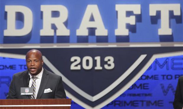 Former Arizona Cardinals fullback Larry Centers announces an NFL football draft pick during the sec...