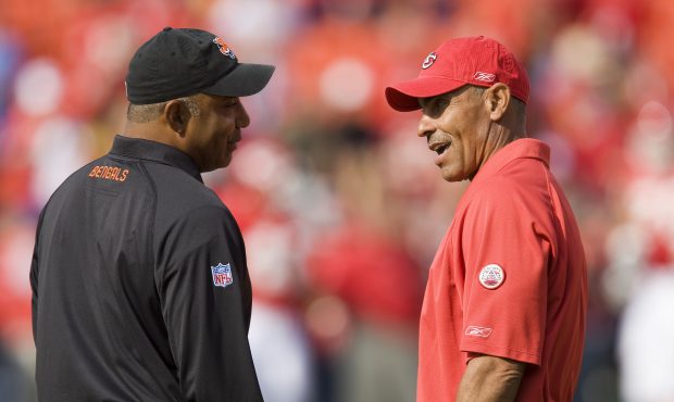 Herm Edwards of the Kansas City Chiefs and Marvin Lewis of the Cincinnati Bengals talk before a gam...