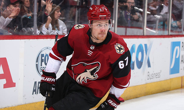 Arizona Coyotes re-sign restricted free agent F Lawson Crouse