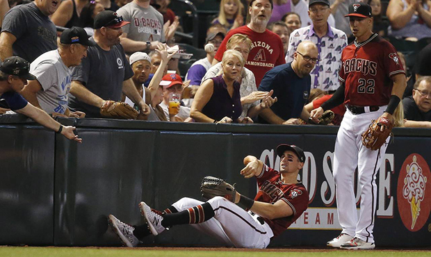 Tim Locastro continues to sacrifice body for D-backs with diving catch