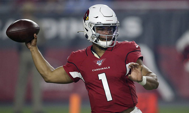 Arizona Cardinals quarterback Kyler Murray (1) looks to throw against the Los Angeles Chargers duri...