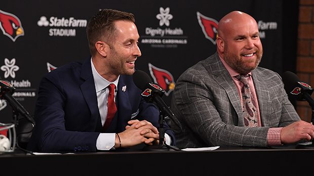 Arizona Cardinals new head coach Kliff Kingsbury and general manager Steve Keim (R) talk to the med...