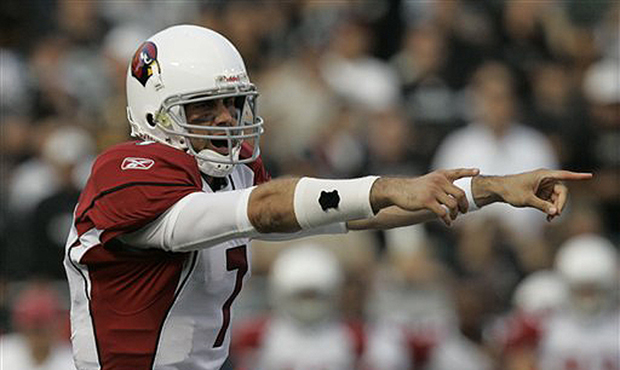 Arizona Cardinals quarterback Matt Leinart directs his offense against the Oakland Raiders during t...
