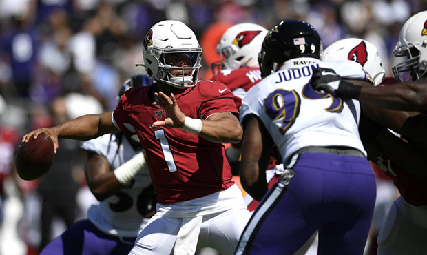 Arizona Cardinals quarterback Kyler Murray (1) throws to a receiver in the first half of an NFL foo...