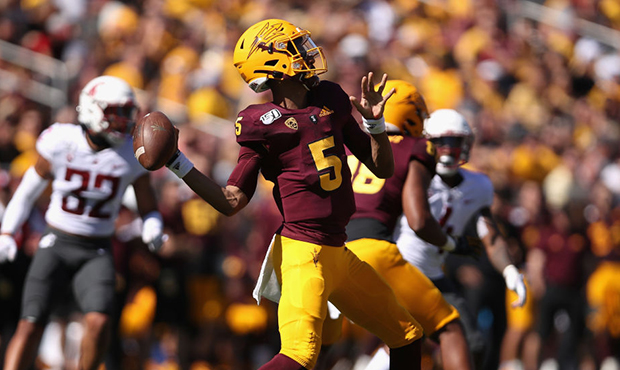Quarterback Jayden Daniels #5 of the Arizona State Sun Devils throws a deep pass during the first h...