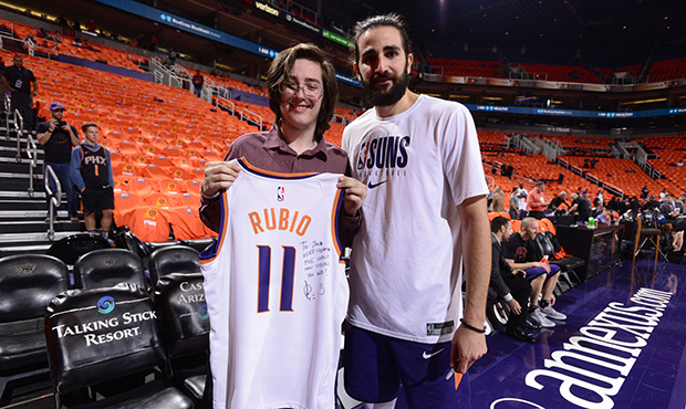Suns give fan battling cancer special experience ahead of season opener