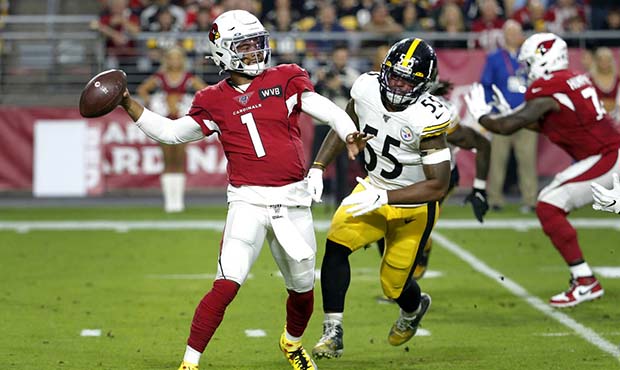 Arizona Cardinals quarterback Kyler Murray (1) throws as Pittsburgh Steelers linebacker Devin Bush ...