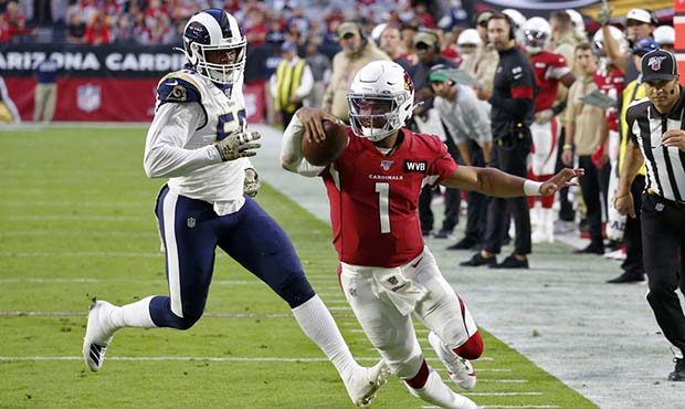 Arizona Cardinals quarterback Kyler Murray (1) runs for a touchdown as Los Angeles Rams outside lin...