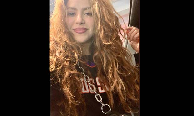 Shakira goes out on the town in Devin Booker's Suns jersey