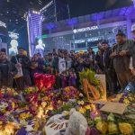 LOS ANGELES, CA - JANUARY 26: People mourn for former NBA star Kobe Bryant, who was killed in a helicopter crash in Calabasas, California, near Staples Center on January 26, 2020 in Los Angeles, California. Nine people have been confirmed dead in the crash, among them Bryant and his 13-year-old daughter Gianna. (Photo by David McNew/Getty Images)
