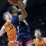 Arizona's Jemarl Baker Jr., center, shots between Oregon State's Zach Reichle, left, and Roman Silva, right, during the first half of an NCAA college basketball game in Corvallis, Ore., Sunday, Jan. 12, 2020. (AP Photo/Chris Pietsch)