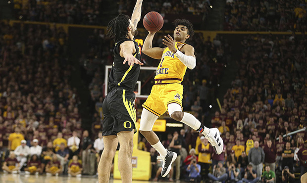 Arizona State's Remy Martin (1) looks for an open teammate as Oregon's Addison Patterson (22) defen...