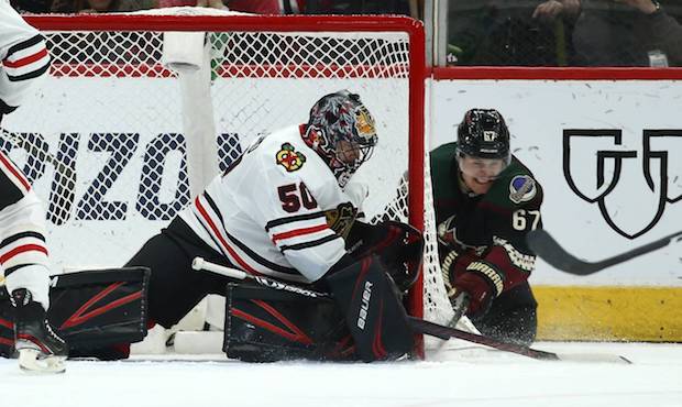 Chicago Blackhawks goaltender Corey Crawford (50) makes a save on a shot from Arizona Coyotes left ...
