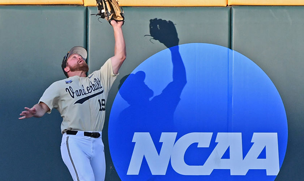 Stephen Scott #19 of the Vanderbilt Commodores catches a fly ball at the ball in the fifth inning a...
