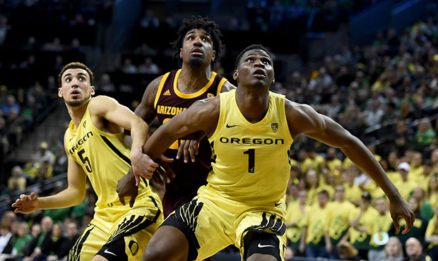 Men's Basketball: Oregon Ducks beat Arizona Wildcats