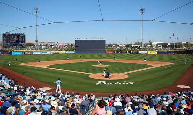 Report: Mariners could temporarily play home games in Arizona