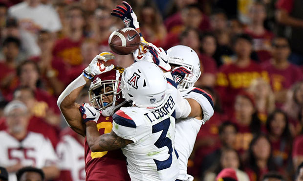 LOS ANGELES, CALIFORNIA - OCTOBER 19:  Amon-Ra St. Brown #8 of the USC Trojans misses a catch as he...